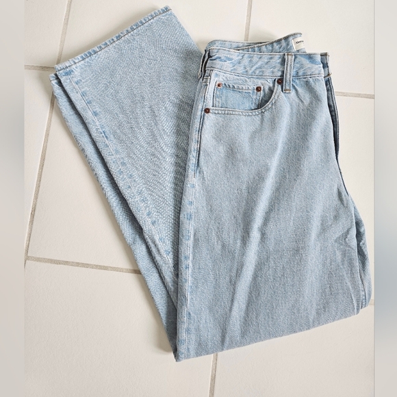 A&F High Rise Loose Jean - Picture 8 of 12